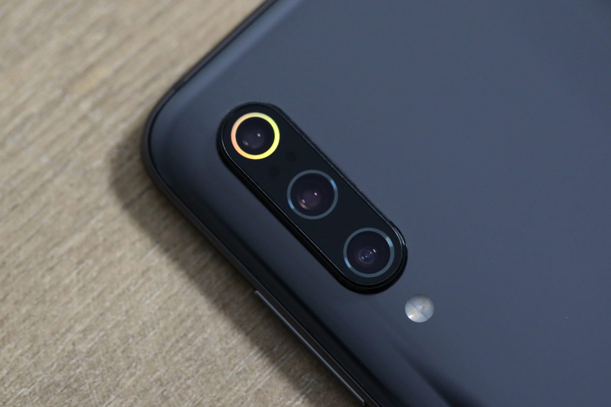 Xiaomi-ми-9-камера-1220x813